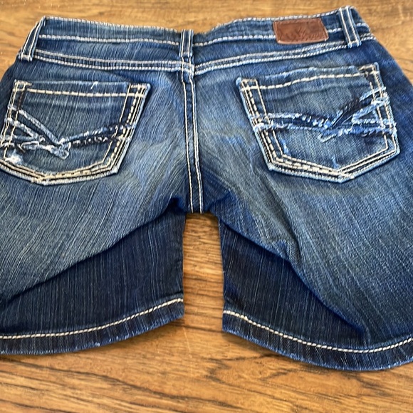 BKE Sabrina jean shorts - Picture 6 of 6